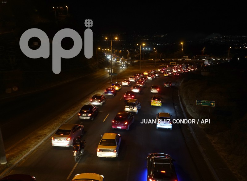 UIO-TRAFICO-VEHICULAR-SIMONBOLIVAR