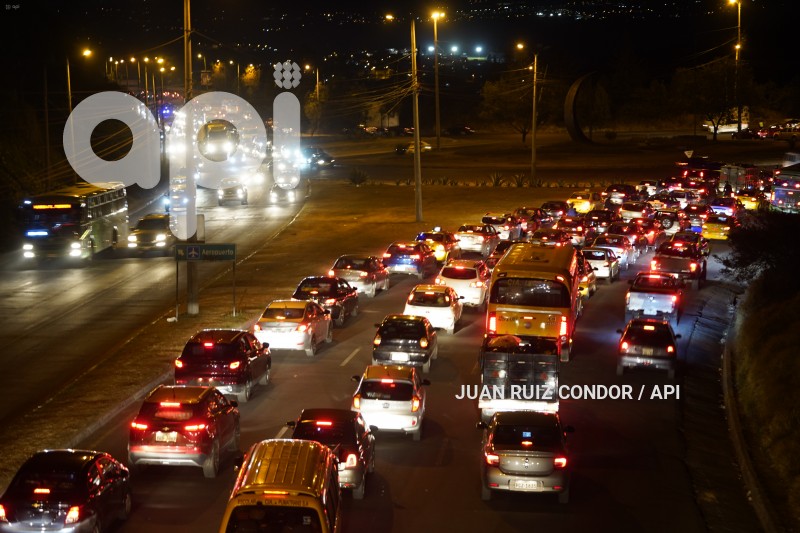 UIO-TRAFICO-VEHICULAR-SIMONBOLIVAR
