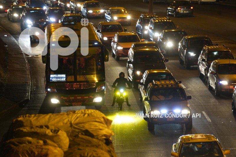 UIO-TRAFICO-VEHICULAR-SIMONBOLIVAR