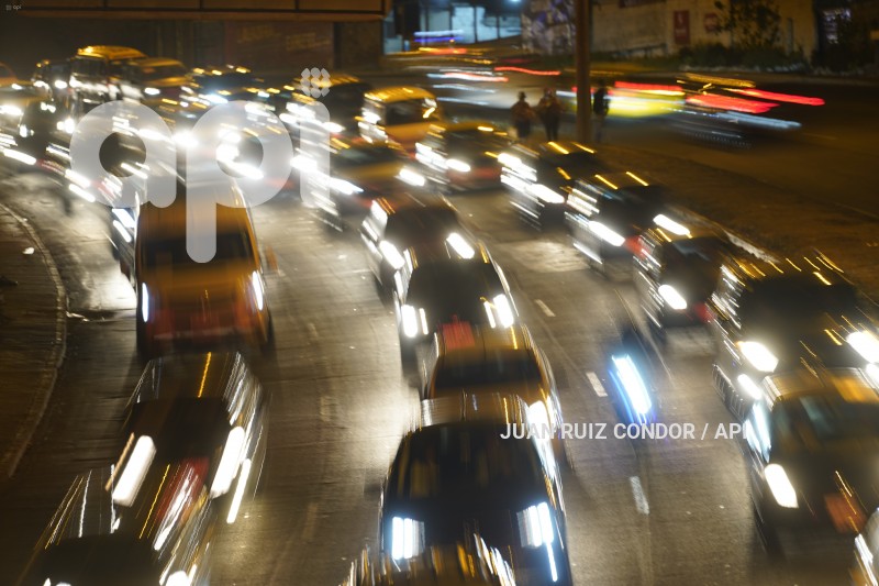UIO-TRAFICO-VEHICULAR-SIMONBOLIVAR