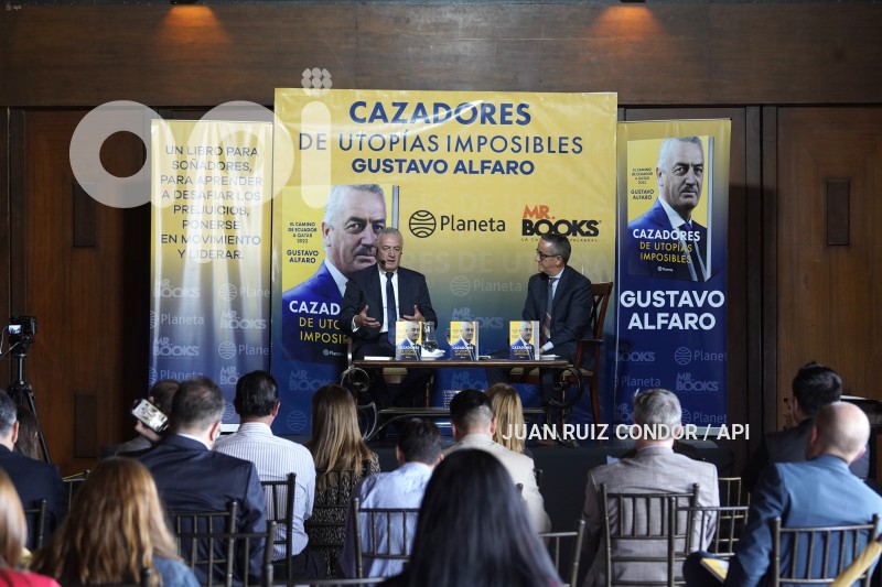 UIO-PRESENTACION-LIBRO-ALFARO