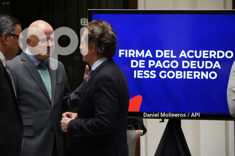 FIRMA-ACUERDO-DEUDA-IESS-GOBIERNO