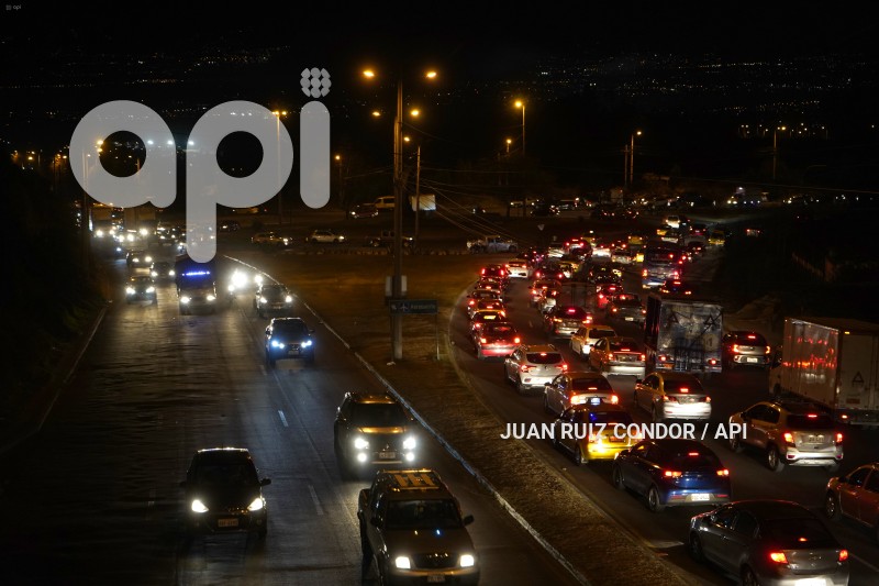 UIO-TRAFICO-VEHICULAR-SIMONBOLIVAR