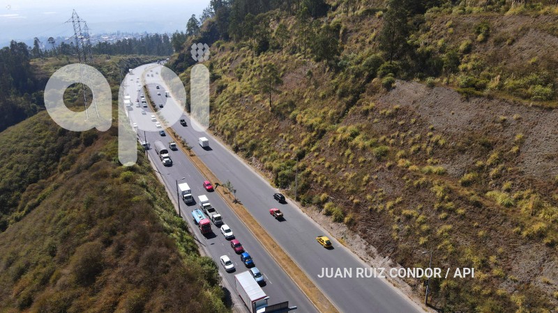 UIO-TRAFICO-VEHICULAR-SIMONBOLIVAR