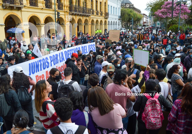 CUENCA-MARCHA-POR-EL-IESS