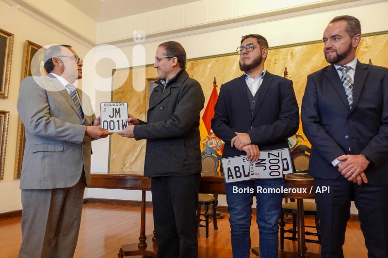 CUENCA-ENTREGA PLACAS-VEHICULOS-ANT