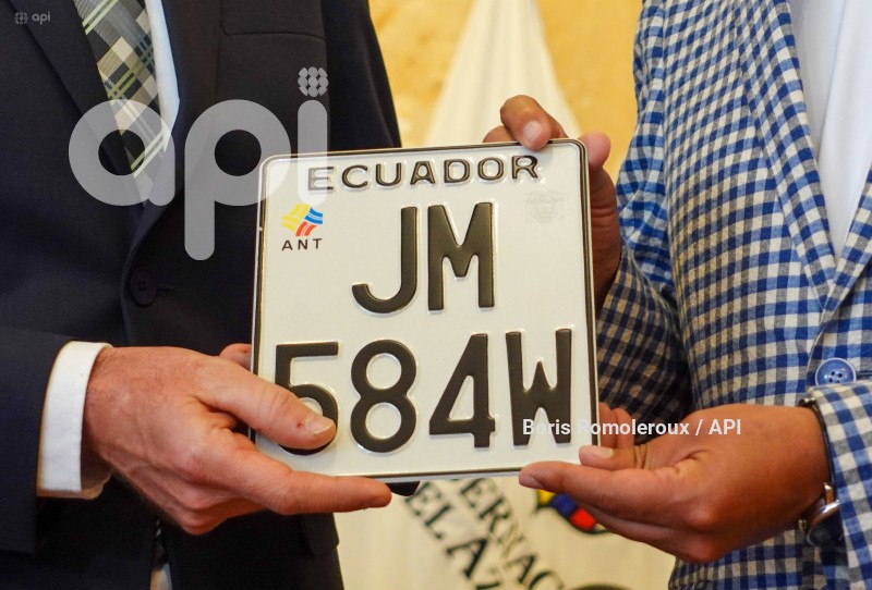CUENCA-ENTREGA PLACAS-VEHICULOS-ANT