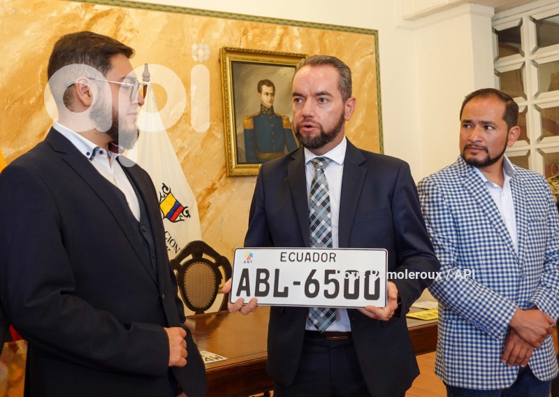 CUENCA-ENTREGA PLACAS-VEHICULOS-ANT