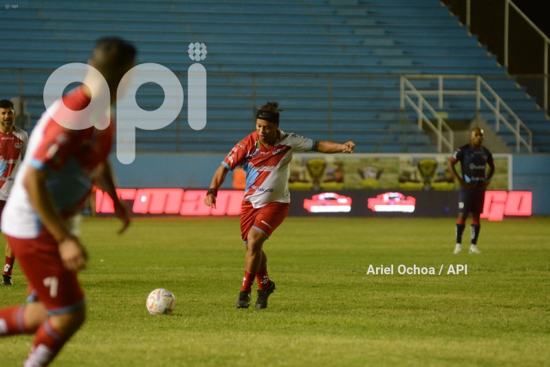 FBL-SURCUP-MANTA-RONALDINHO