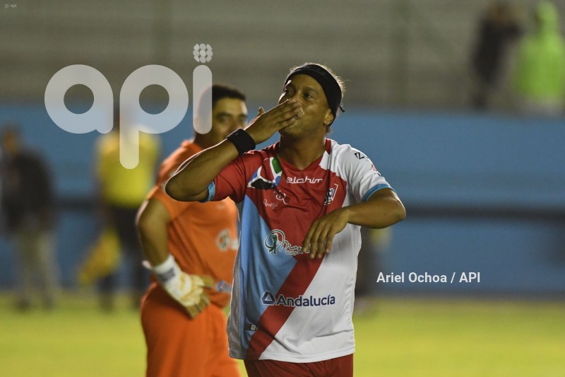 FBL-SURCUP-MANTA-RONALDINHO