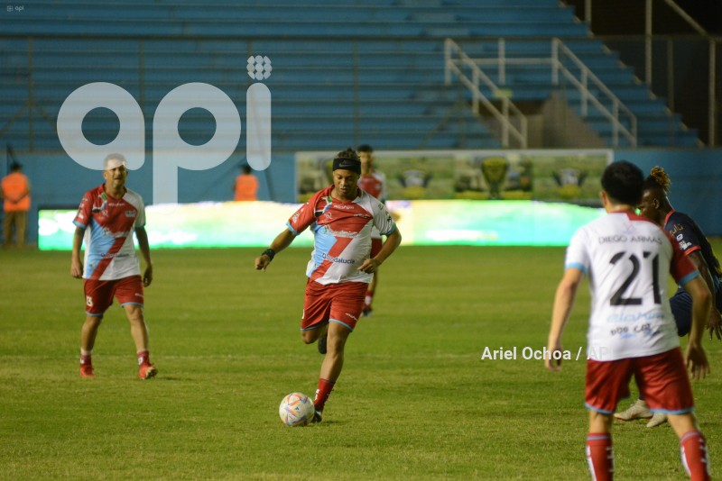 FBL-SURCUP-MANTA-RONALDINHO