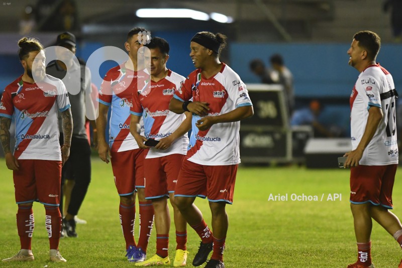 FBL-SURCUP-MANTA-RONALDINHO