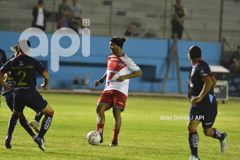 FBL-SURCUP-MANTA-RONALDINHO
