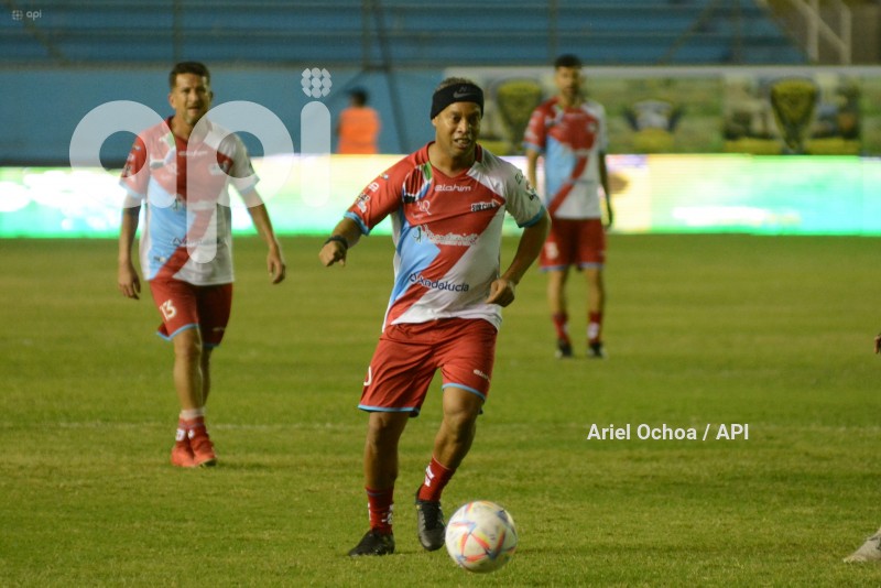 FBL-SURCUP-MANTA-RONALDINHO