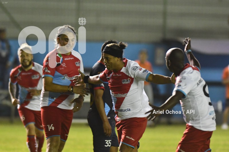 FBL-SURCUP-MANTA-RONALDINHO