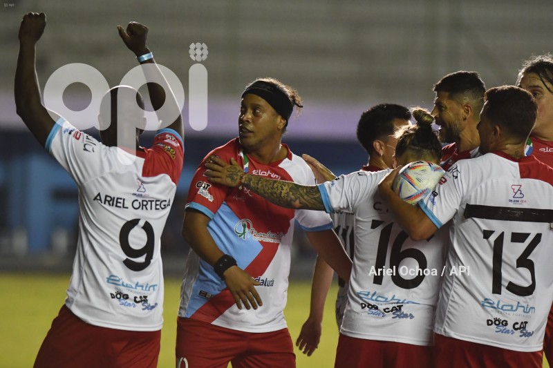 FBL-SURCUP-MANTA-RONALDINHO