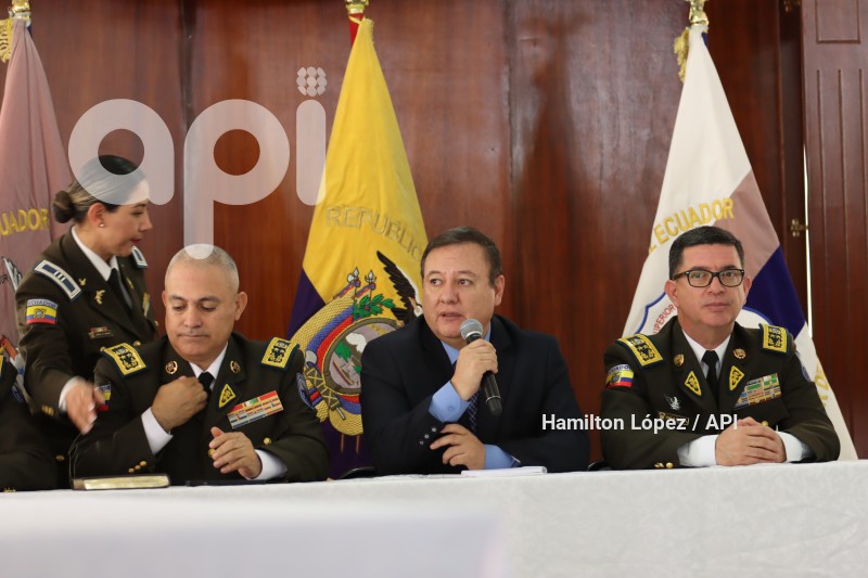 UIO-JUAN ZAPATA EN ESCUELA DE POLICIA