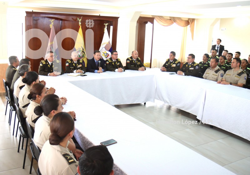 UIO-JUAN ZAPATA EN ESCUELA DE POLICIA