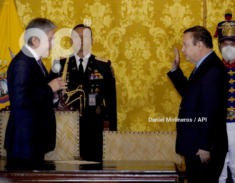 POSESIÓN-MINISTRO-INTERIOR-JUAN-ZAPATA