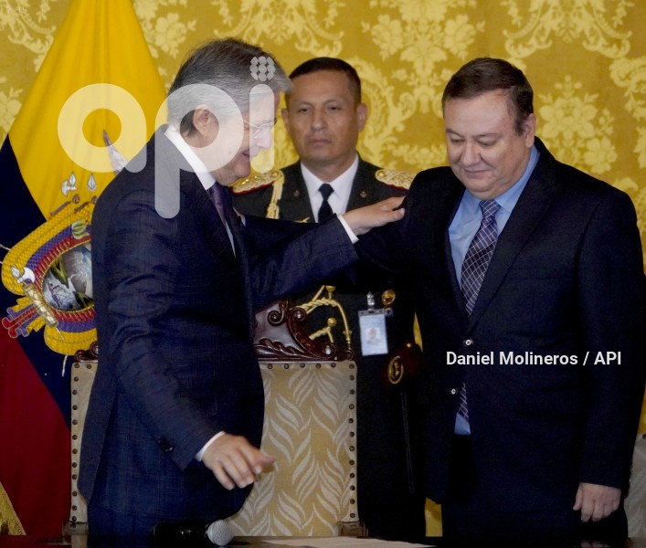 POSESIÓN-MINISTRO-INTERIOR-JUAN-ZAPATA