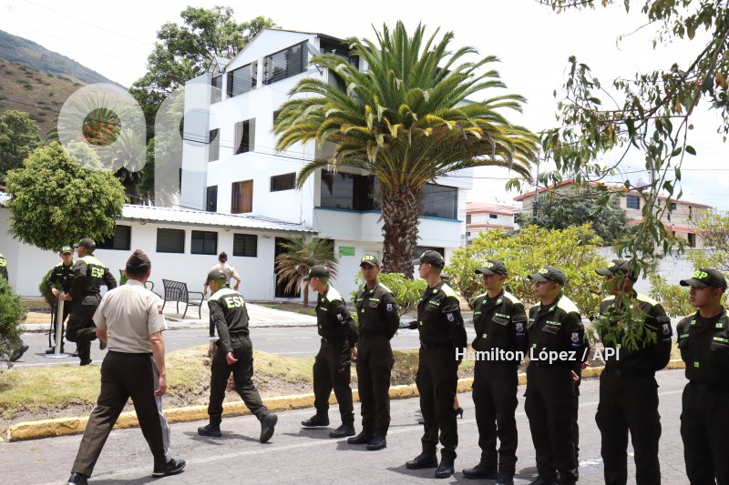 UIO-CIERRE SIMBOLICO EDIFICIO ESCUELA POLICIA