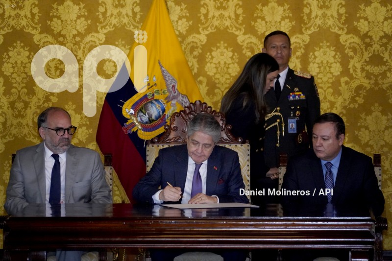 POSESIÓN-MINISTRO-INTERIOR-JUAN-ZAPATA