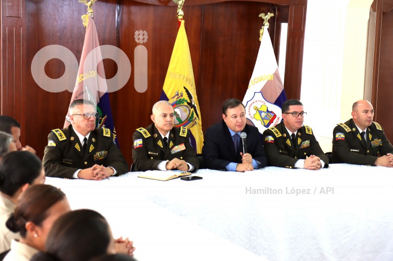 UIO-JUAN ZAPATA EN ESCUELA DE POLICIA