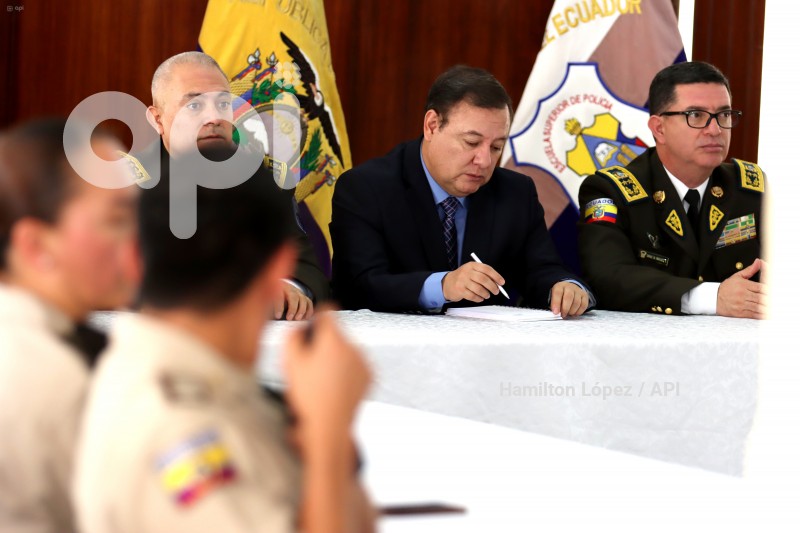 UIO-JUAN ZAPATA EN ESCUELA DE POLICIA
