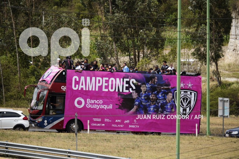 UIO-CARAVANA-IDV-CAMPEON-SUDAMERICANA