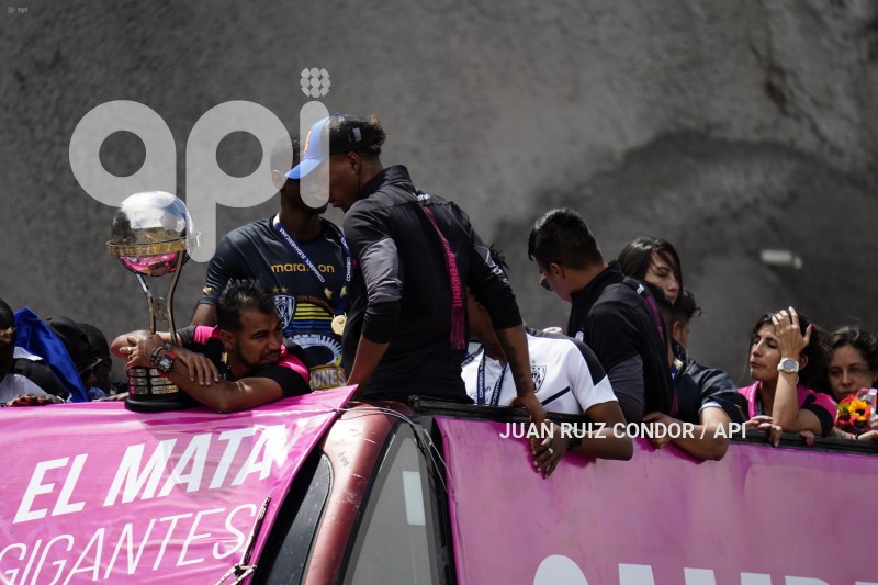 UIO-CARAVANA-IDV-CAMPEON-SUDAMERICANA