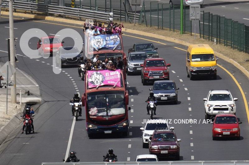UIO-CARAVANA-IDV-CAMPEON-SUDAMERICANA