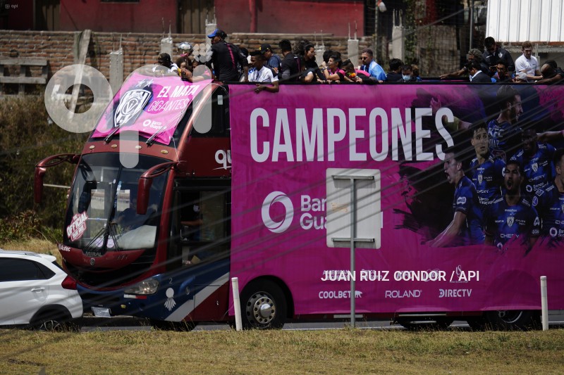 UIO-CARAVANA-IDV-CAMPEON-SUDAMERICANA