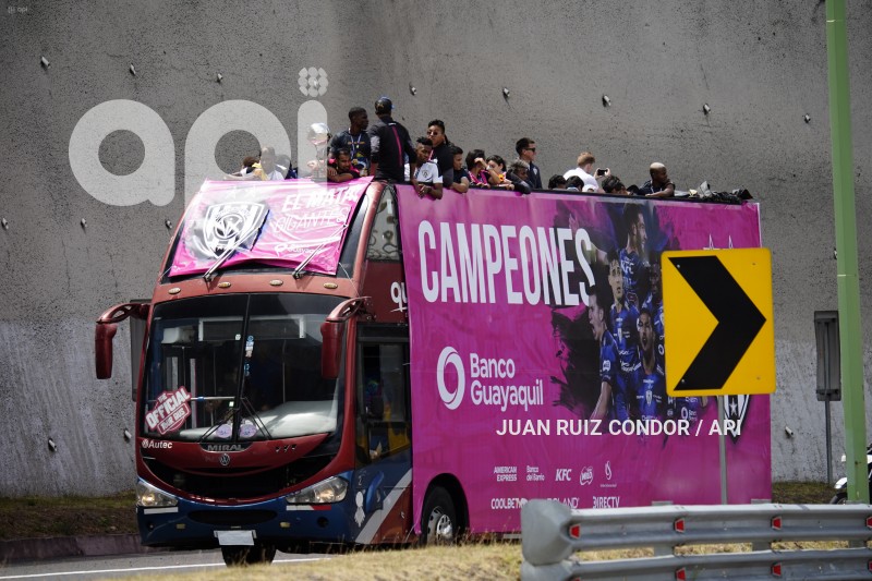 UIO-CARAVANA-IDV-CAMPEON-SUDAMERICANA