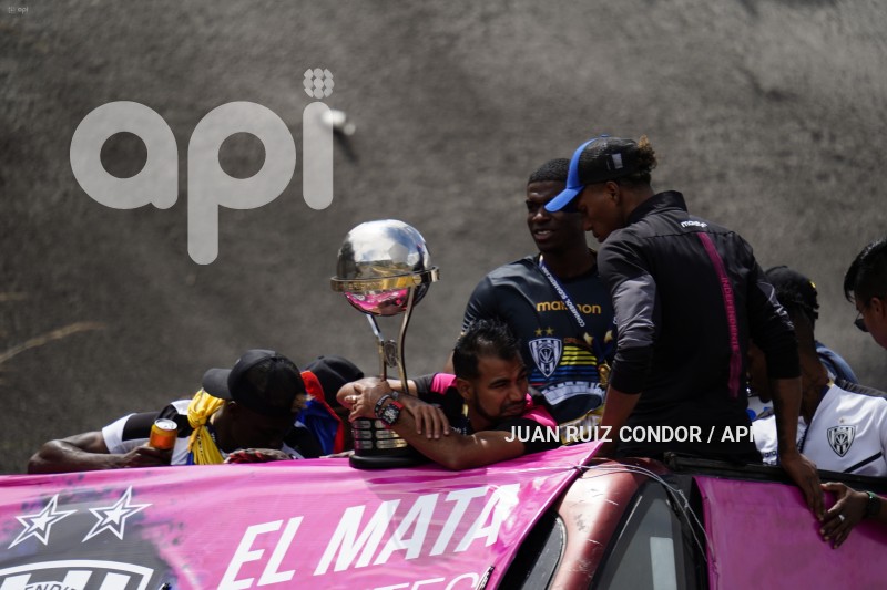 UIO-CARAVANA-IDV-CAMPEON-SUDAMERICANA