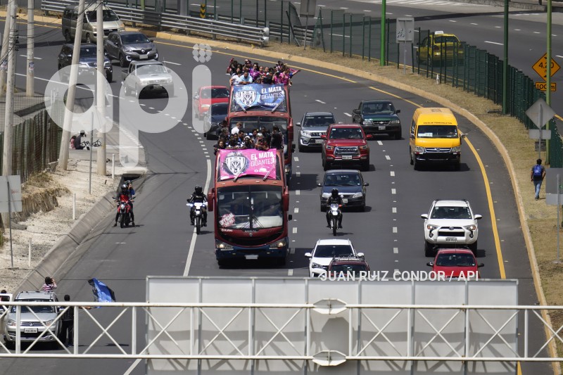 UIO-CARAVANA-IDV-CAMPEON-SUDAMERICANA