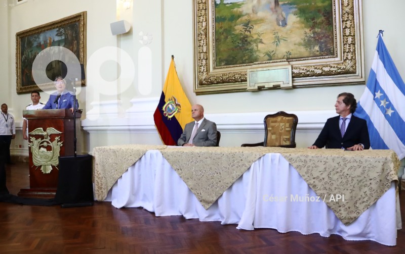 GYE-FIRMA DECRETO IESS