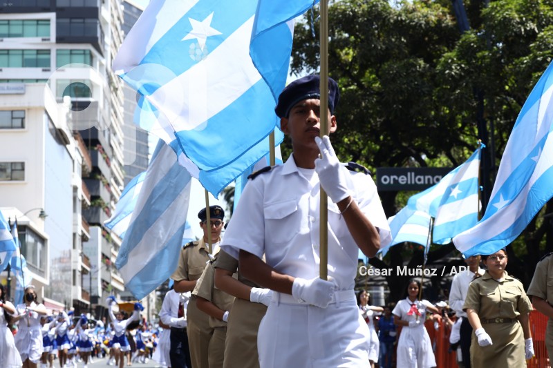 GYE-DESFILE CIVICO ESTUDIANTIL