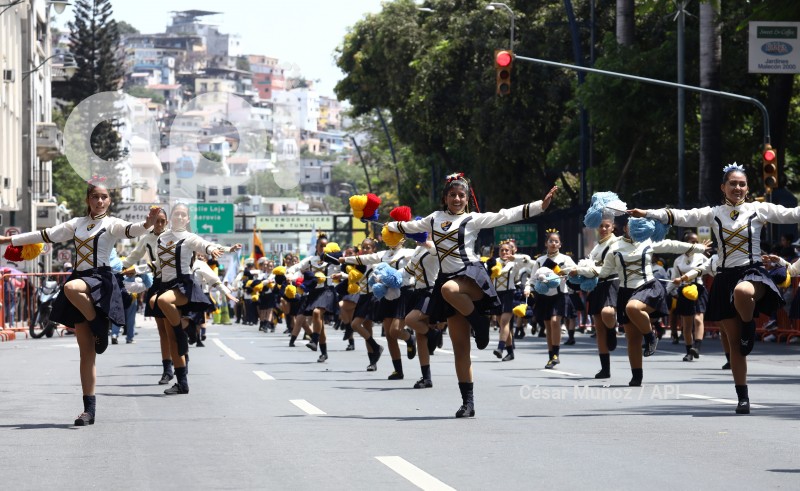 GYE-DESFILE CIVICO ESTUDIANTIL
