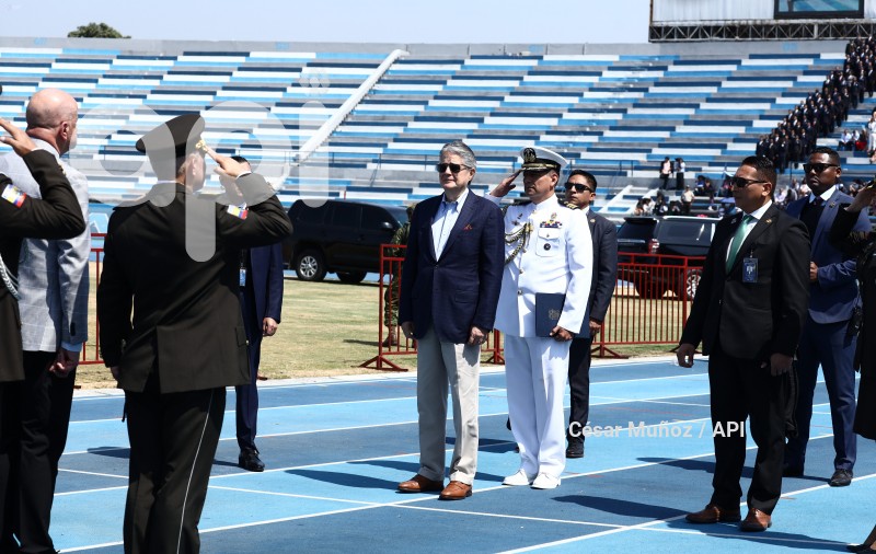 GYE-CEREMONIA GRADUACION POLICIAS