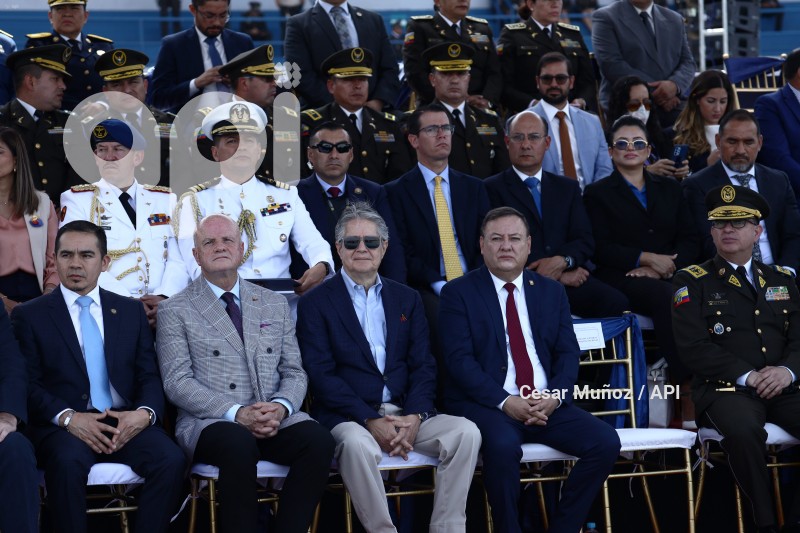 GYE-CEREMONIA GRADUACION POLICIAS