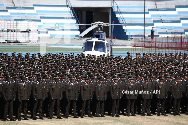 GYE-CEREMONIA GRADUACION POLICIAS