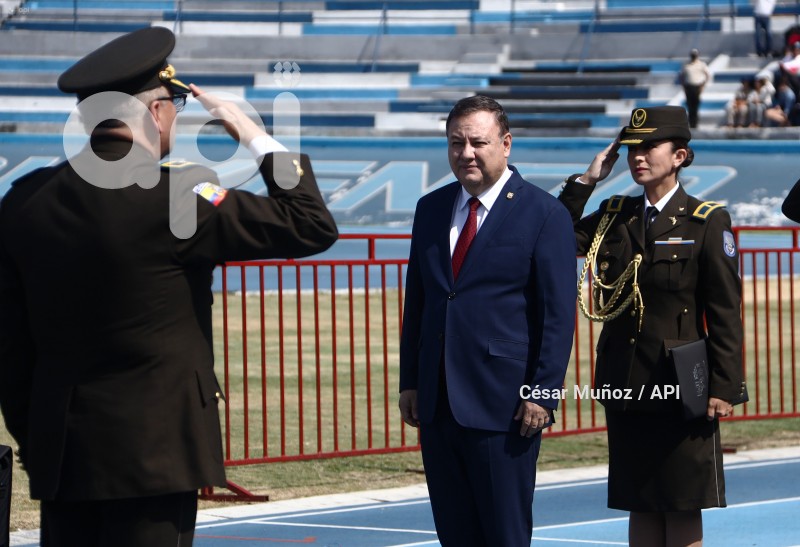 GYE-CEREMONIA GRADUACION POLICIAS