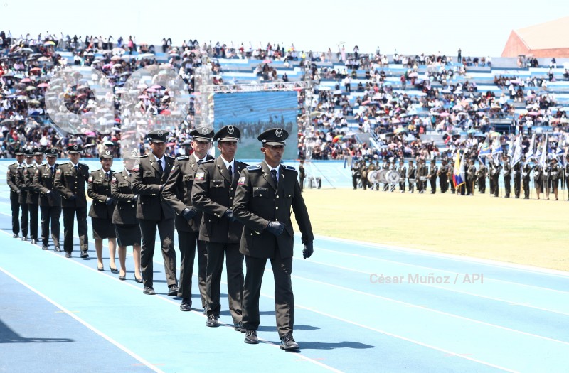 GYE-CEREMONIA GRADUACION POLICIAS