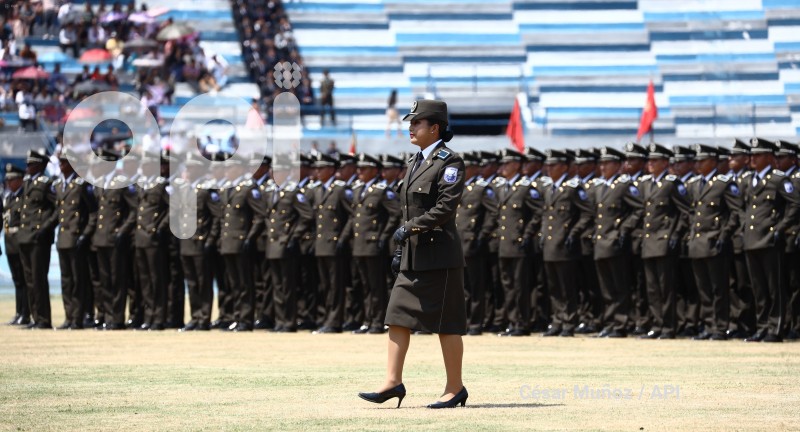 GYE-CEREMONIA GRADUACION POLICIAS