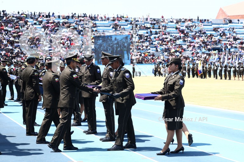 GYE-CEREMONIA GRADUACION POLICIAS