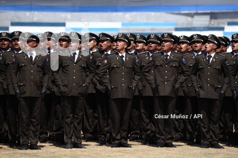 GYE-CEREMONIA GRADUACION POLICIAS