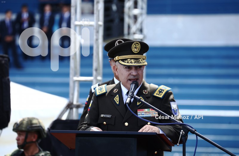 GYE-CEREMONIA GRADUACION POLICIAS