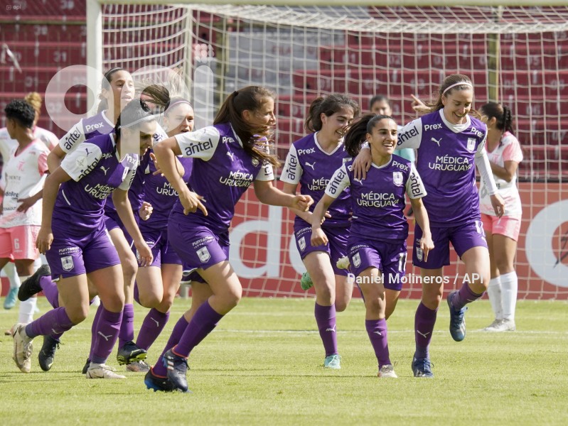 FBL_LIBERTADORES_FEM_NANAS_DEFENSOR