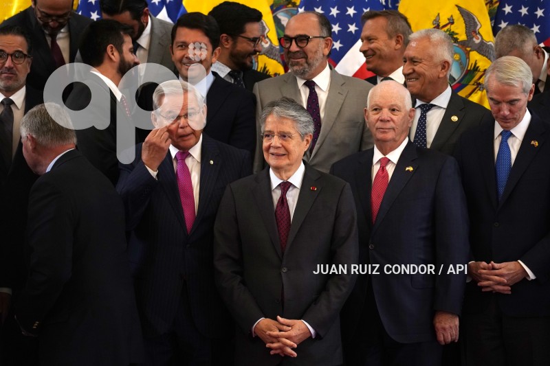 UIO-SENADORES-EEUU-LASSO