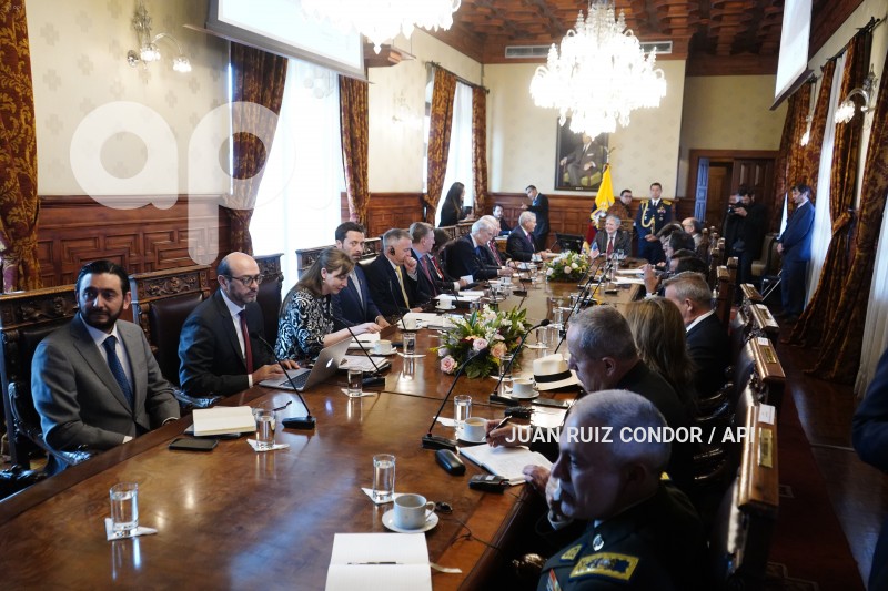 UIO-SENADORES-EEUU-LASSO